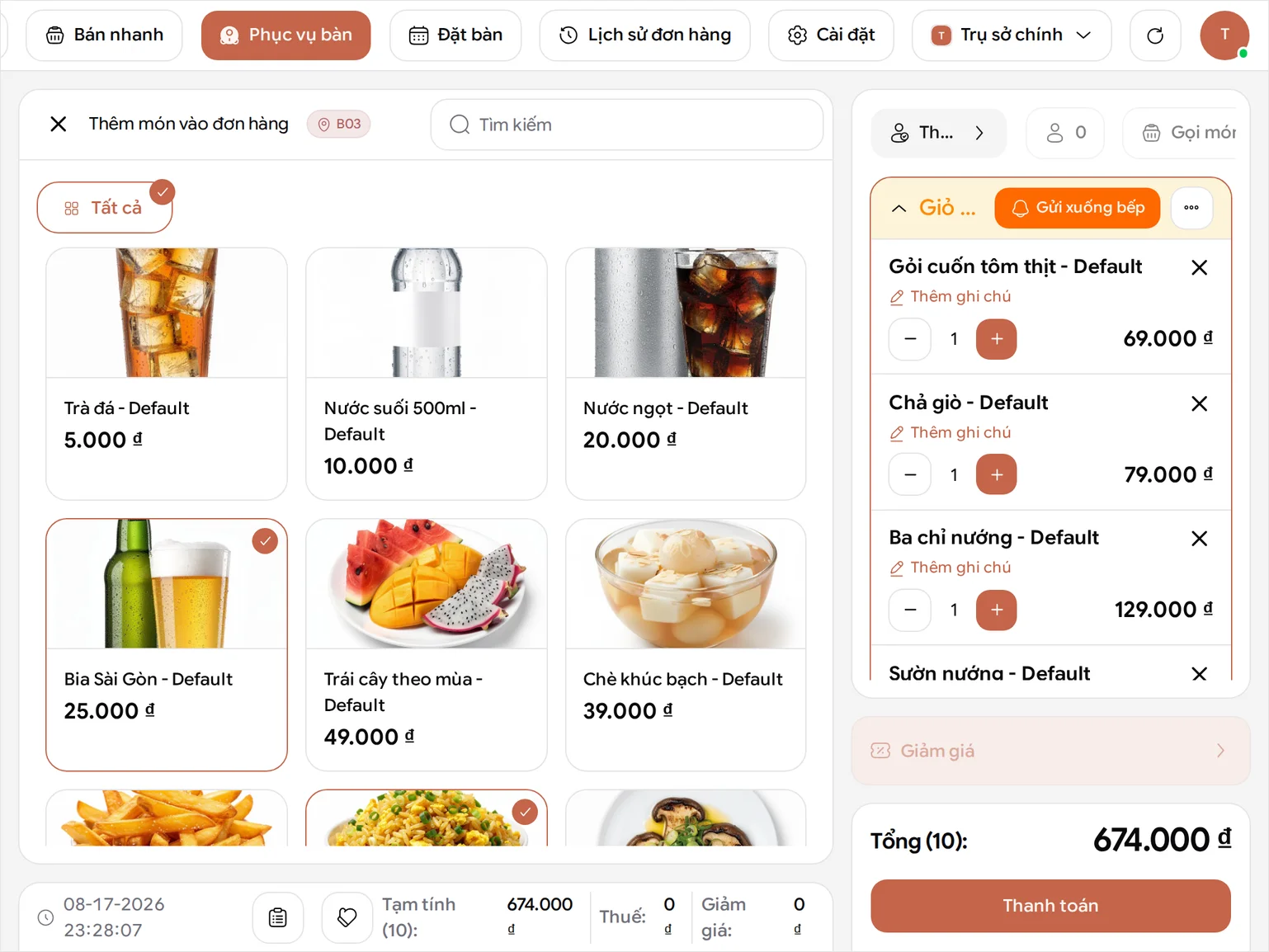 Màn hình thực đơn của bàn B03 trong BANA Sale với tiêu đề Add Items To Order, lưới món ăn bên trái và giỏ hàng là đợt đầu của bàn — Gỏi cuốn tôm thịt 69.000 ₫, Chả giò 79.000 ₫, Ba chỉ nướng 129.000 ₫, Sườn nướng 159.000 ₫, Rau nướng thập cẩm 79.000 ₫ và Cơm chiên trứng 59.000 ₫ mỗi thứ một phần, cùng 4 Bia Sài Gòn giá 25.000 ₫ mỗi chai thành 100.000 ₫ — tổng cộng Total (10) là 674.000 ₫ cùng nút Checkout
